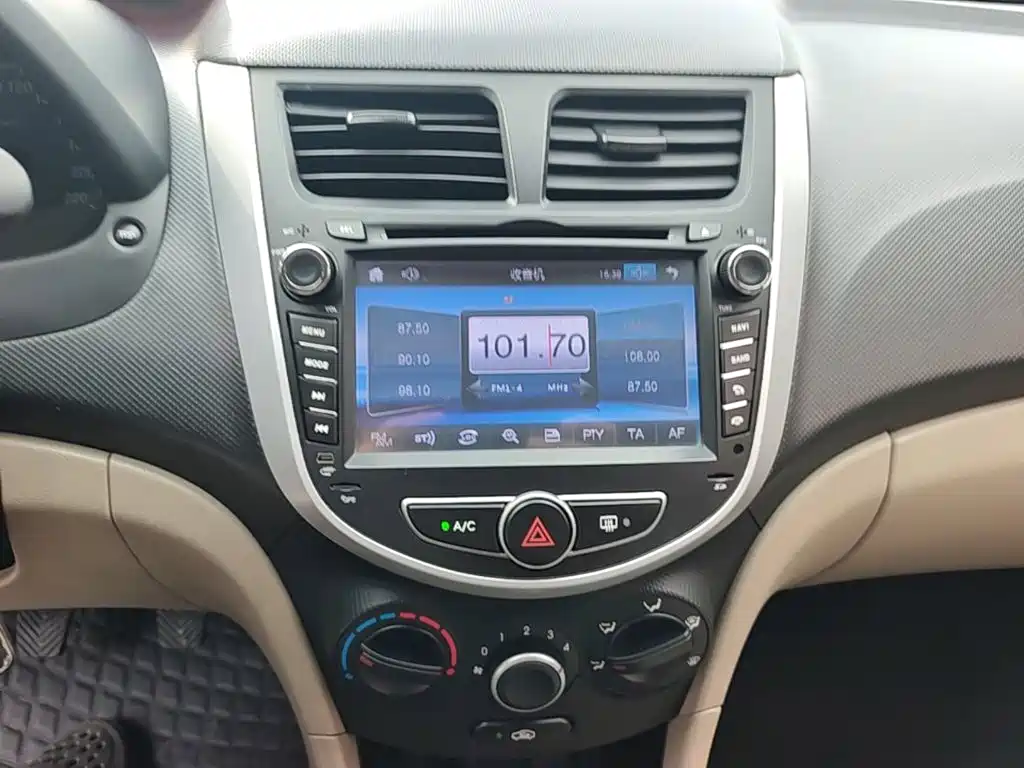 Hyundai Accent 2014 — фото 13