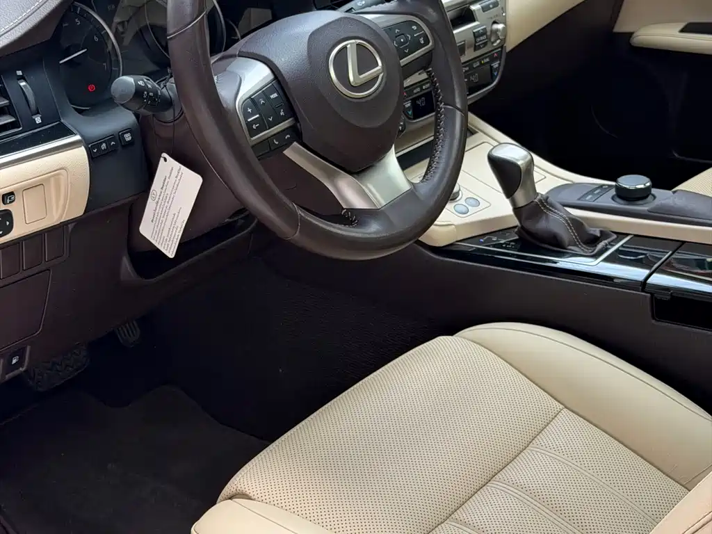 Lexus ES 2015 — фото 12