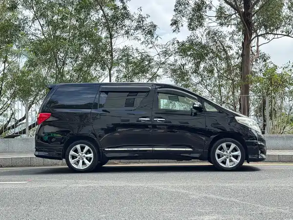 Toyota Alphard 2011