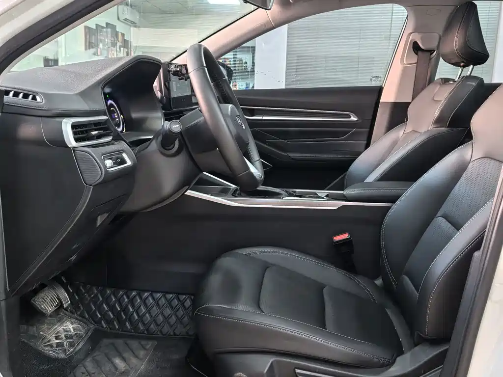 Geely Emgrand 2022
