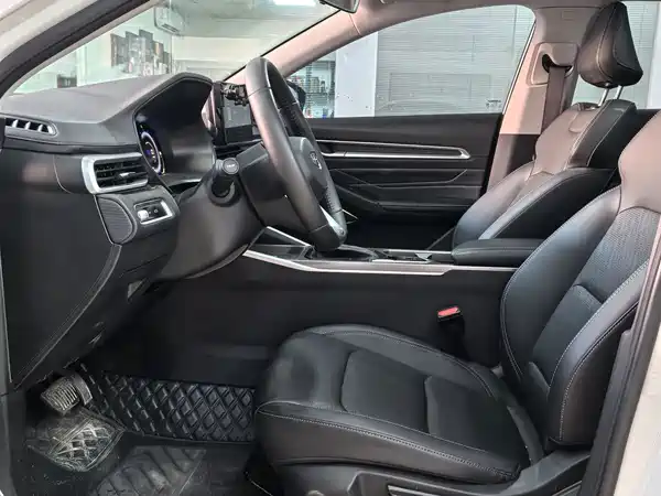 Geely Emgrand 2022