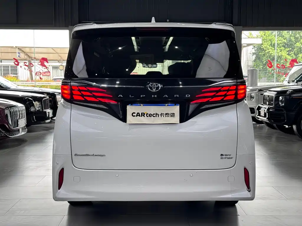 Toyota Alphard 2024 — фото 3