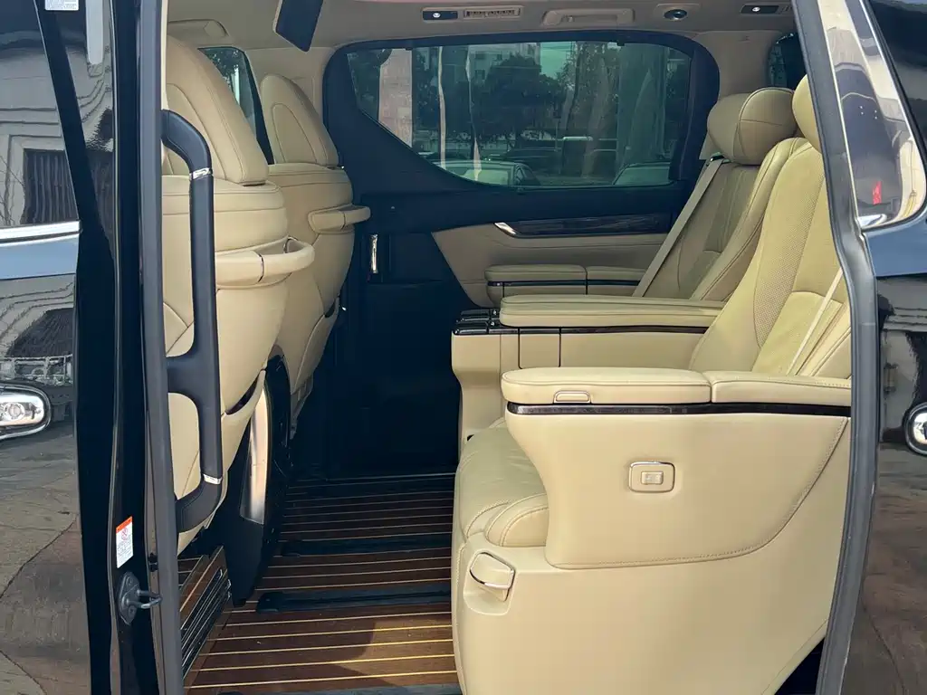 Toyota Alphard 2020 — фото 15