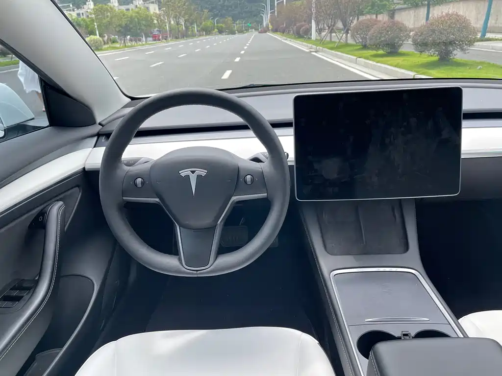Tesla Model 3 2022 — фото 10