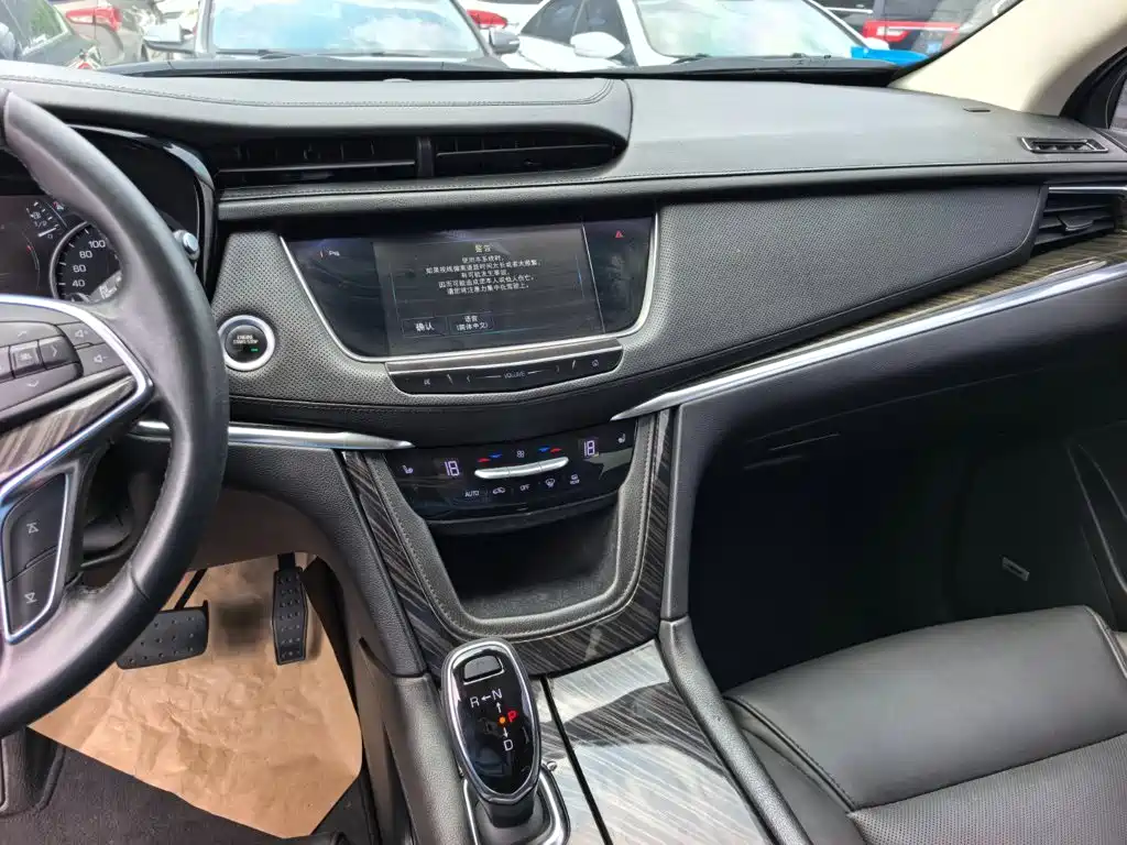 Cadillac XT5 2018 — фото 15