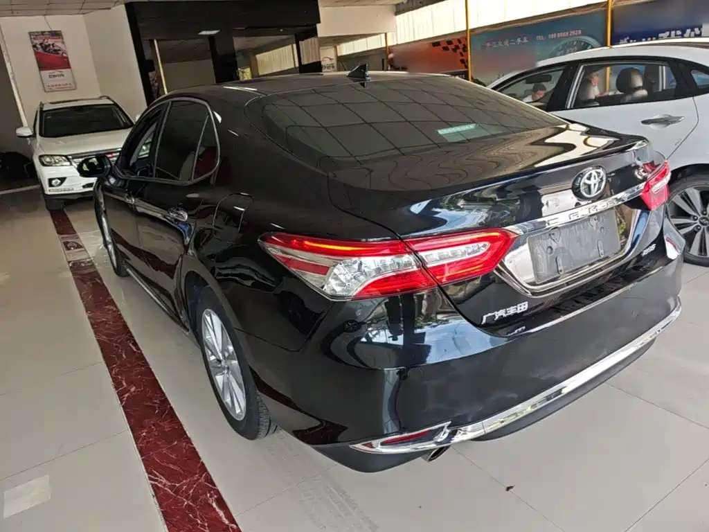 Toyota Camry 2023 — фото 5