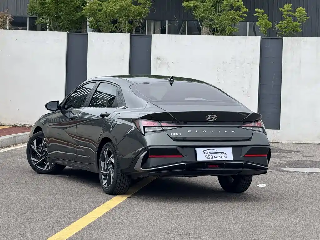 Hyundai Elantra 2023 — фото 9