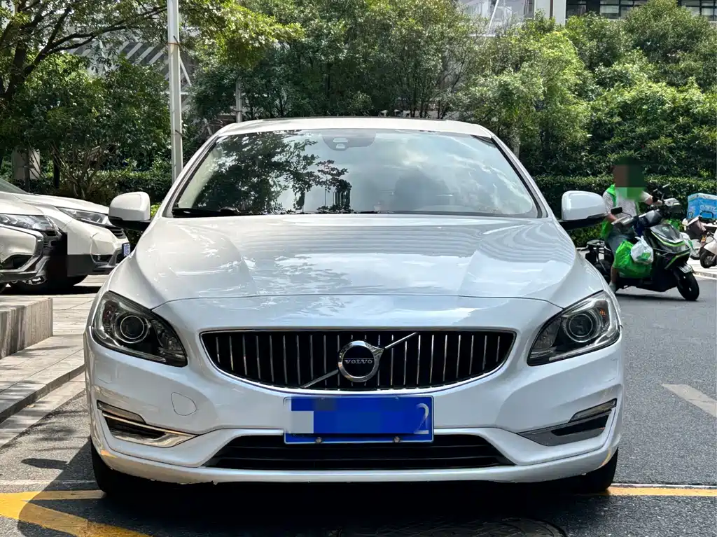 Volvo S60 2018 — фото 2