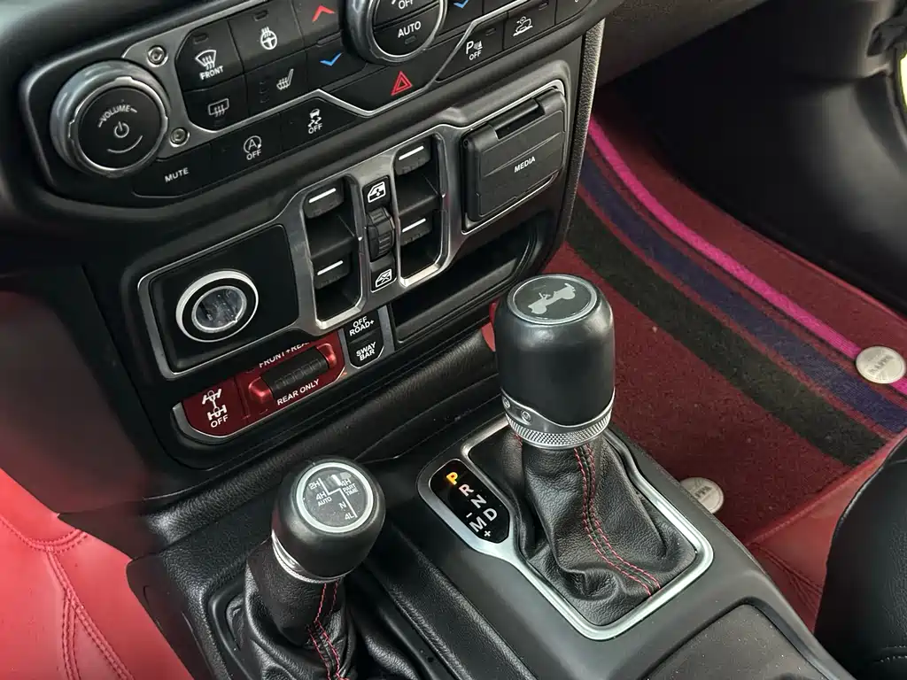 Jeep Wrangler 2021 — фото 14