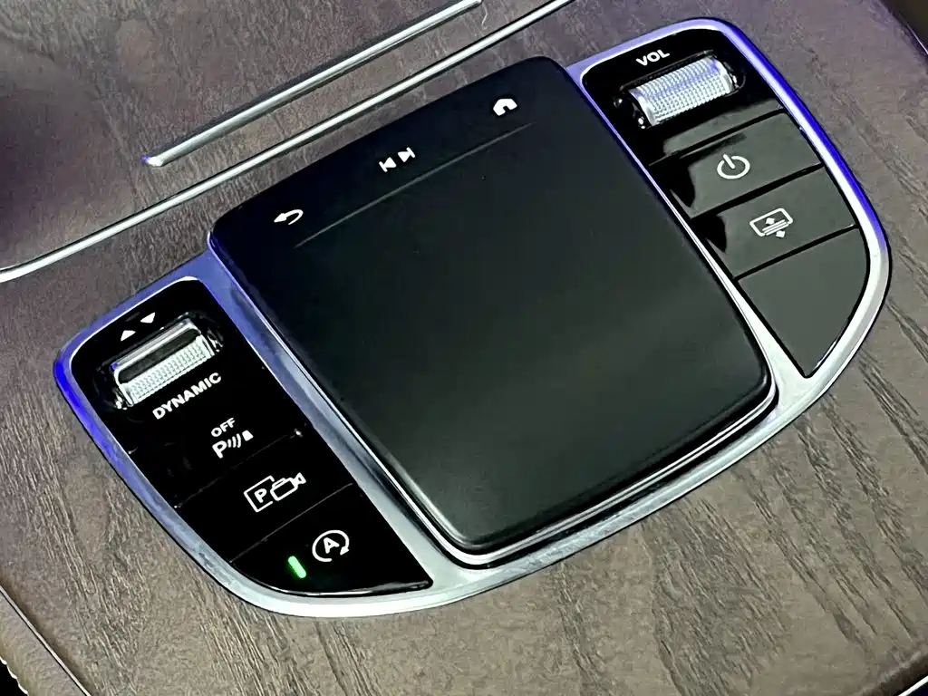 Mercedes-Benz E-Class 2023 — фото 10