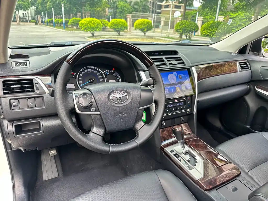 Toyota Camry 2015 — фото 13
