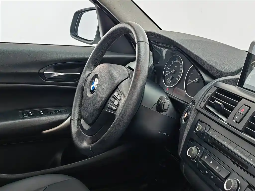 BMW 1 Series 2012 — фото 22