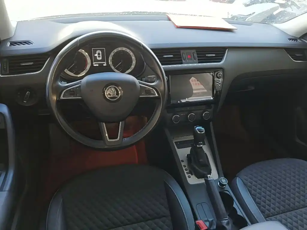 Skoda Octavia 2018 — фото 10