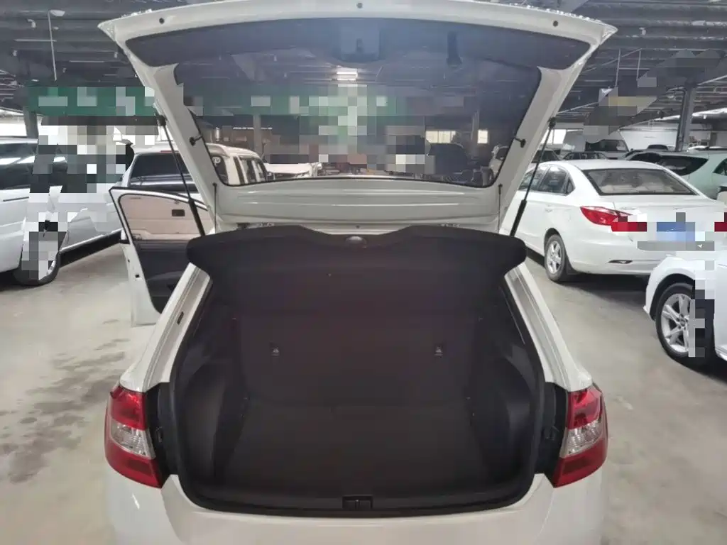 Skoda Rapid Spaceback 2018 — фото 19