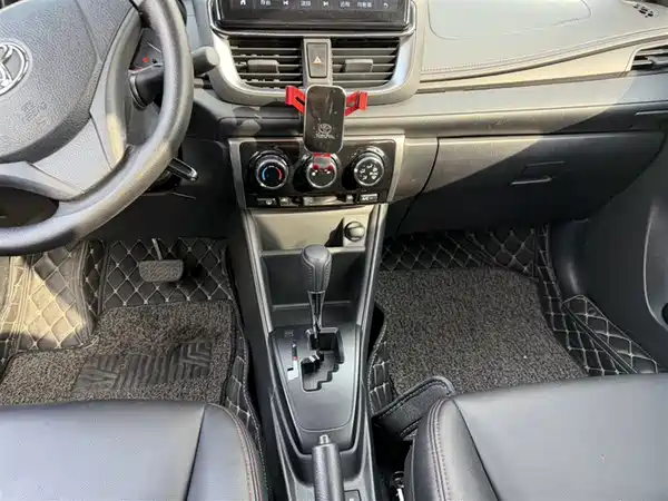 Toyota Yaris L 2020