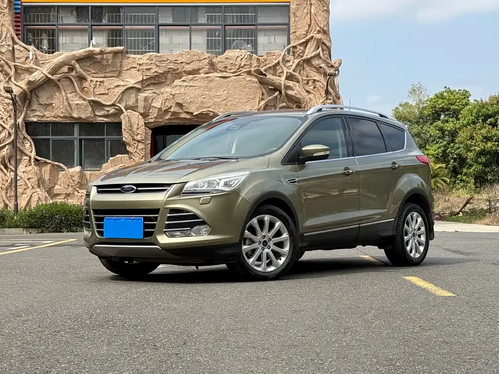 Ford Kuga 2015 — фото 1