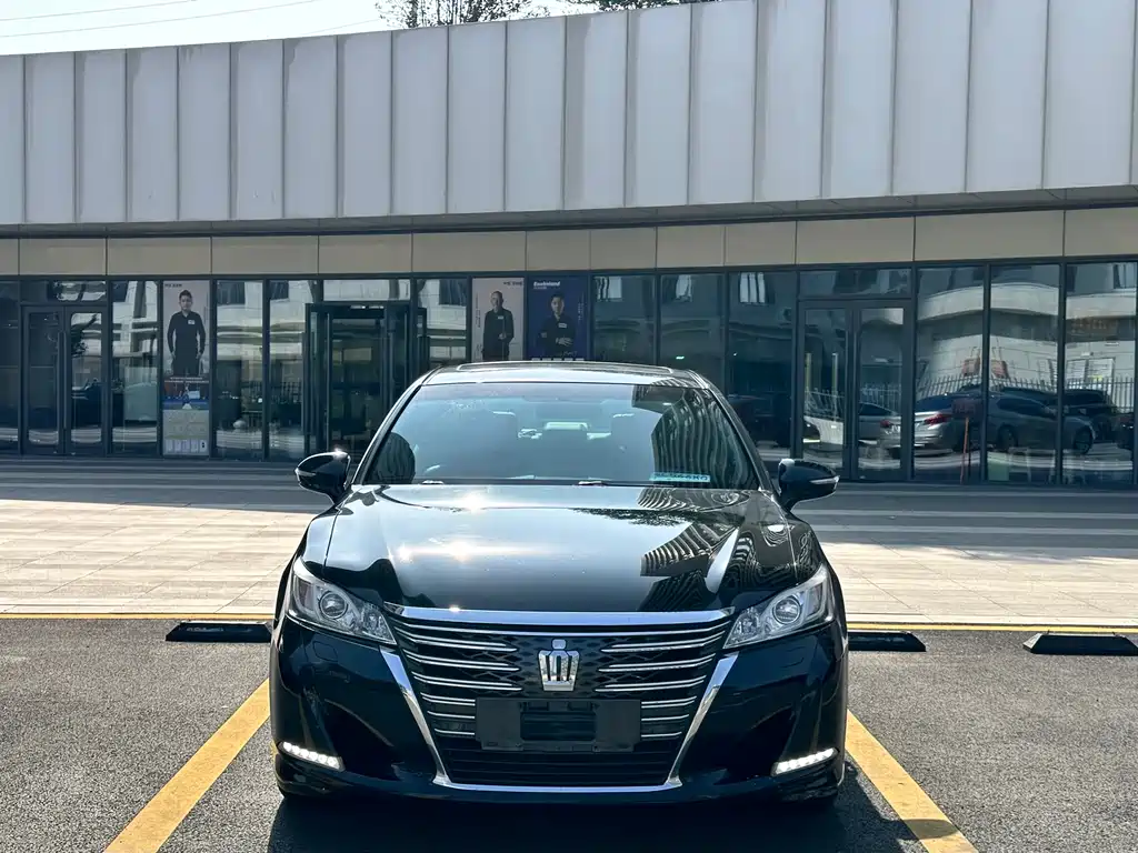 Toyota Crown 2016 — фото 2