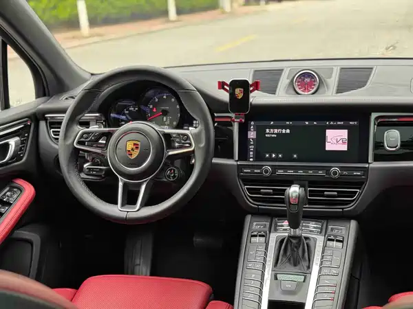 Porsche Macan 2021