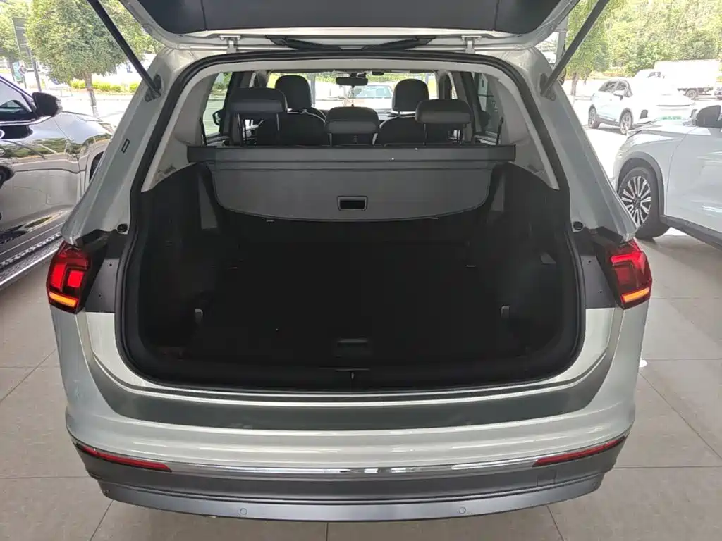 Volkswagen Tiguan L 2018 — фото 19