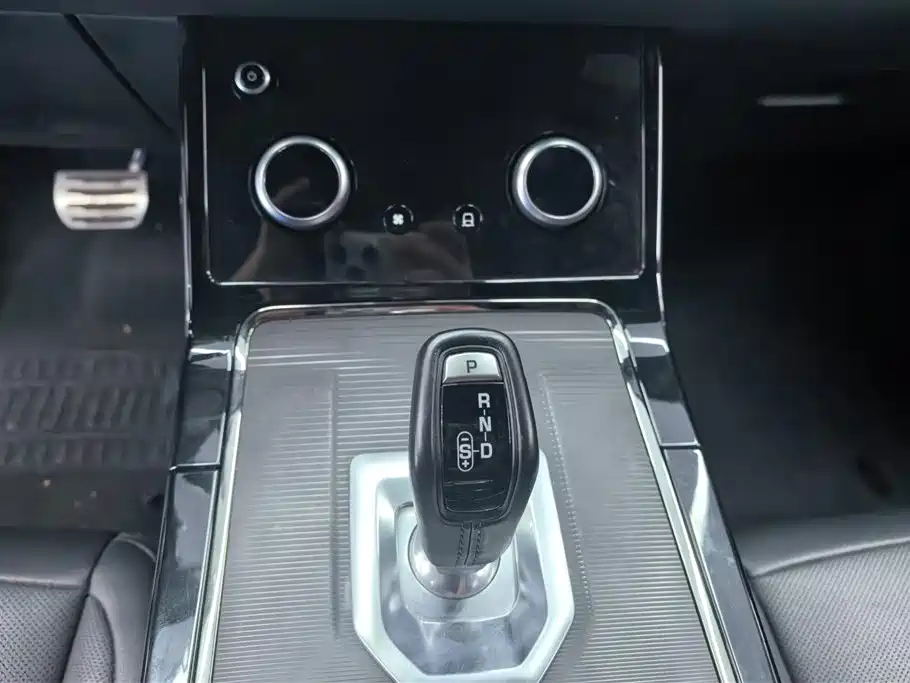 Land Rover Evoque 2021 — фото 16