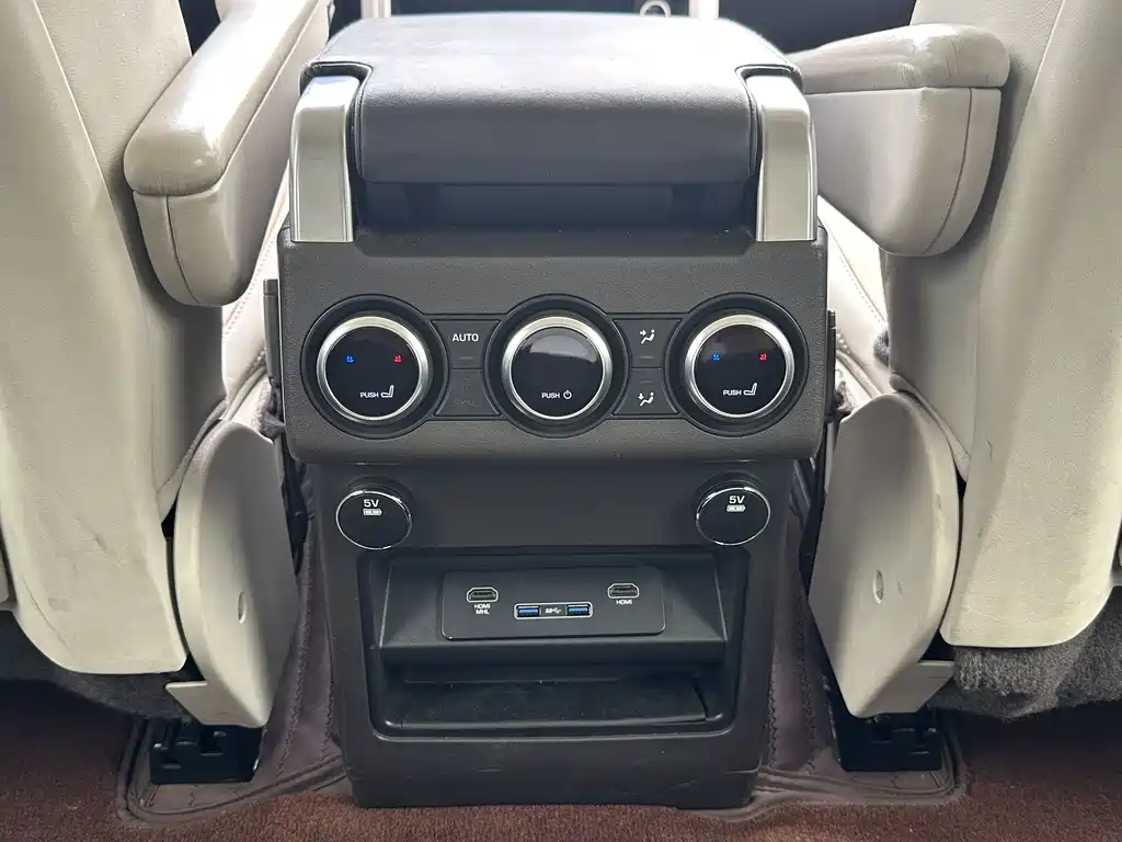 Land Rover Discovery 2017 — фото 17