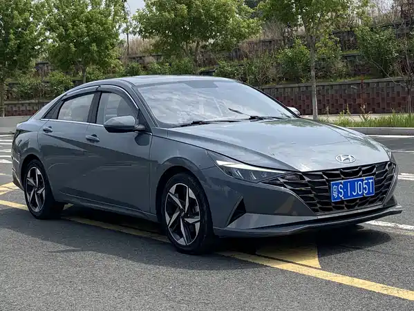 Hyundai Elantra 2022