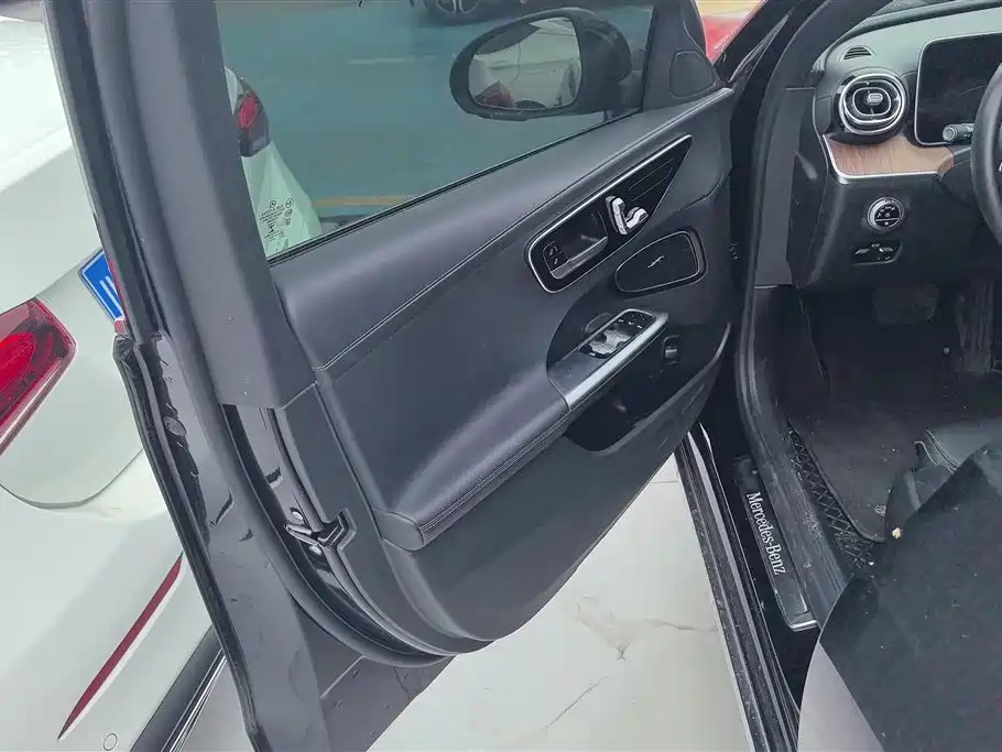 Mercedes-Benz C-Class 2023