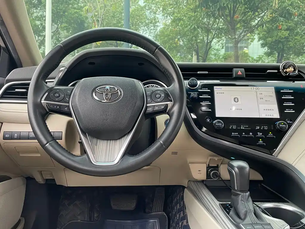 Toyota Camry 2018 — фото 13
