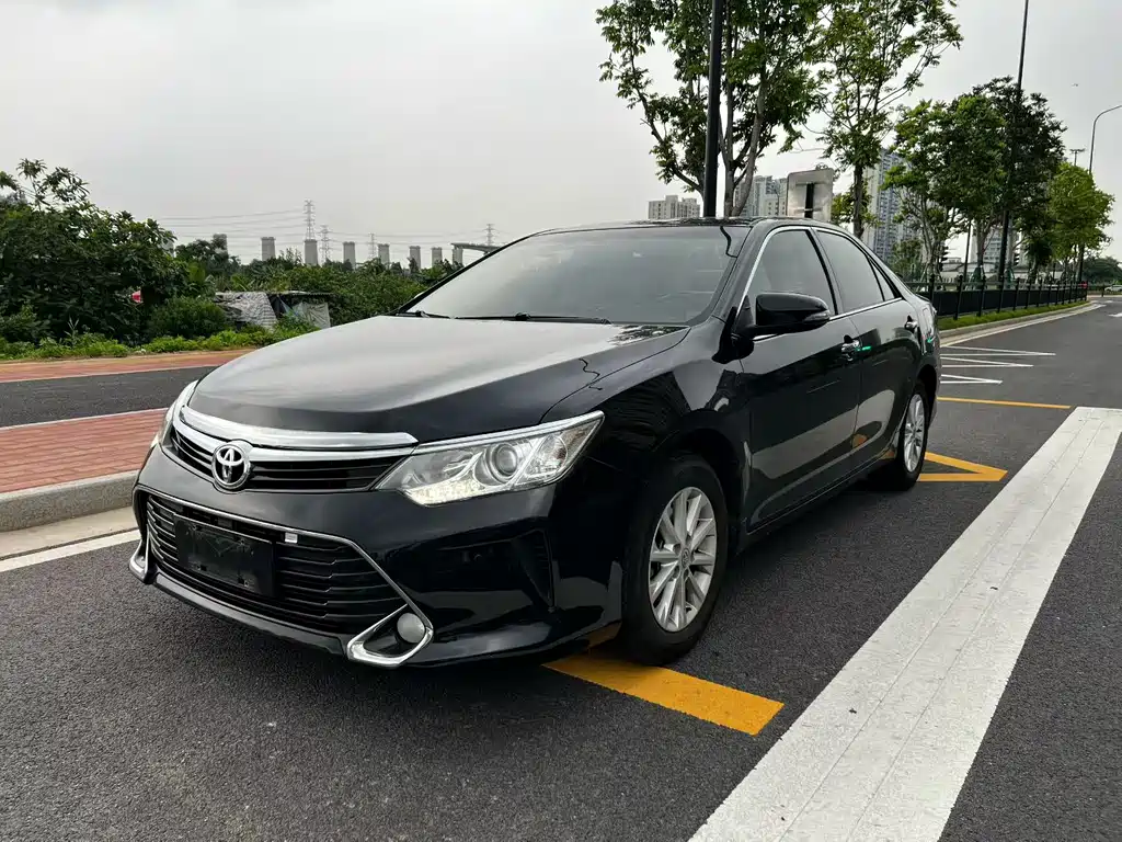 Toyota Camry 2017 — фото 1