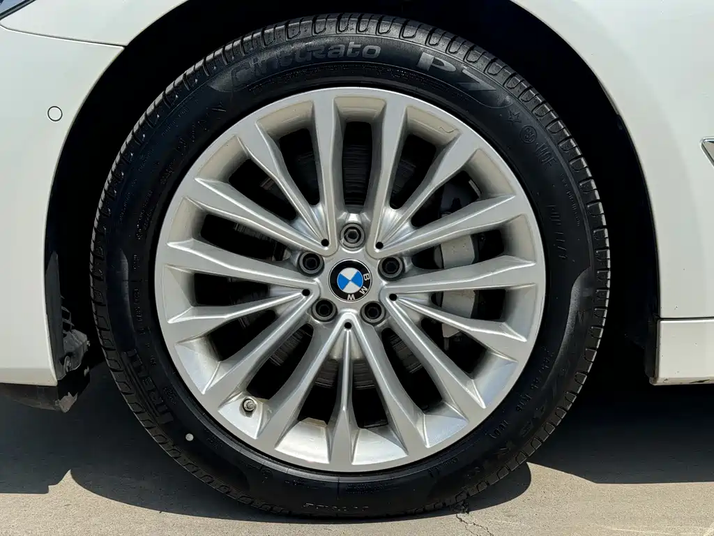 BMW 5 Series 2020 — фото 19