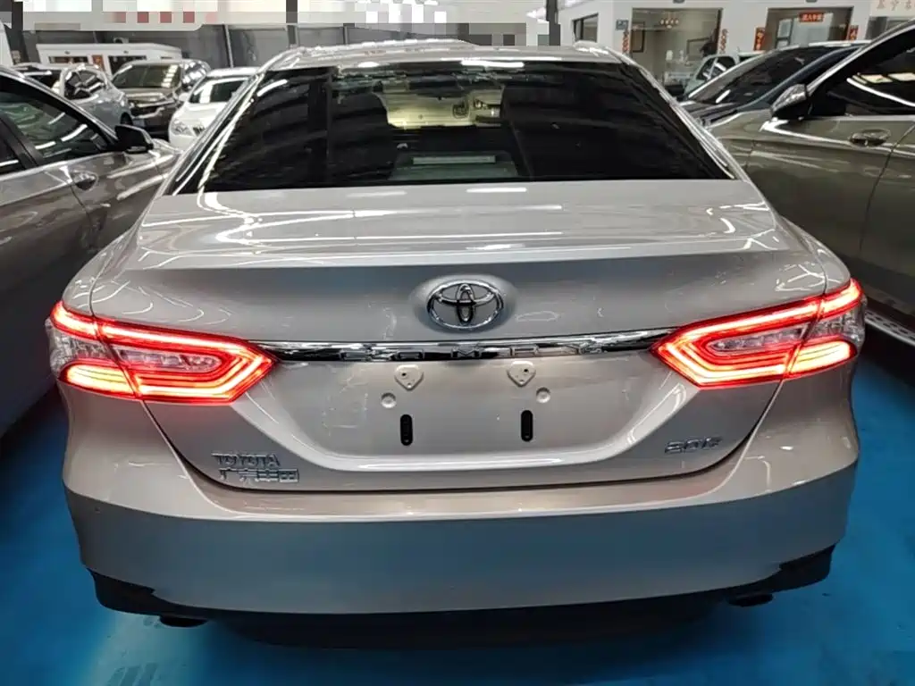 Toyota Camry 2018 — фото 6