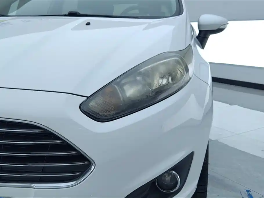 Ford Fiesta 2015 — фото 5