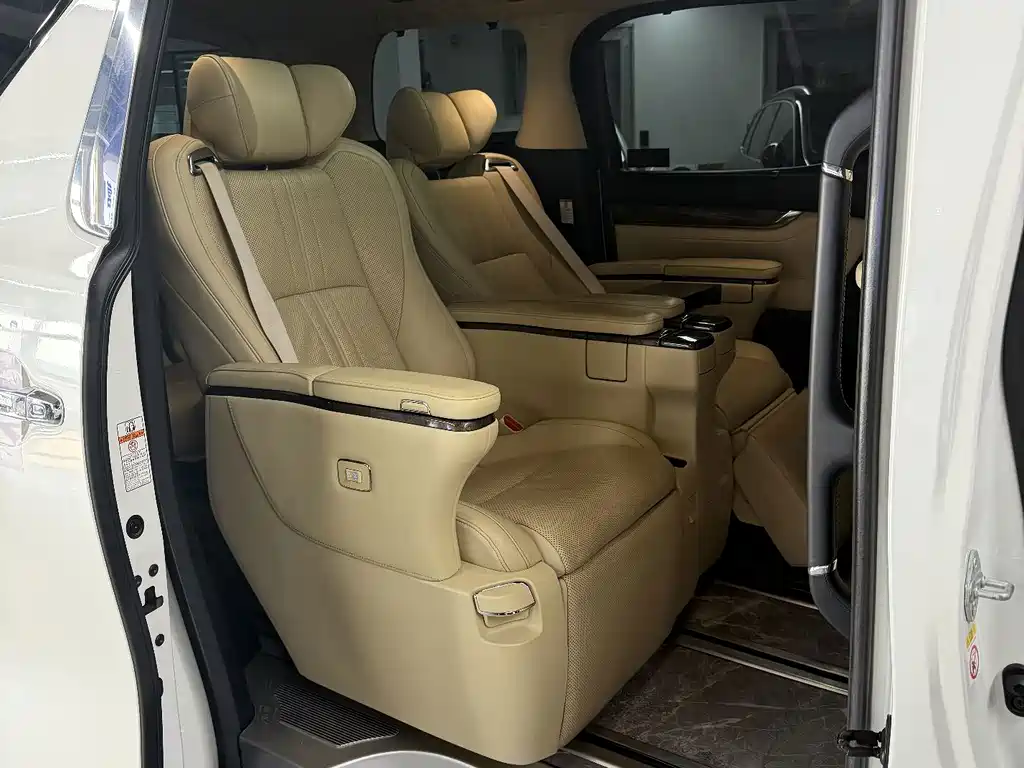Toyota Alphard 2018 — фото 15