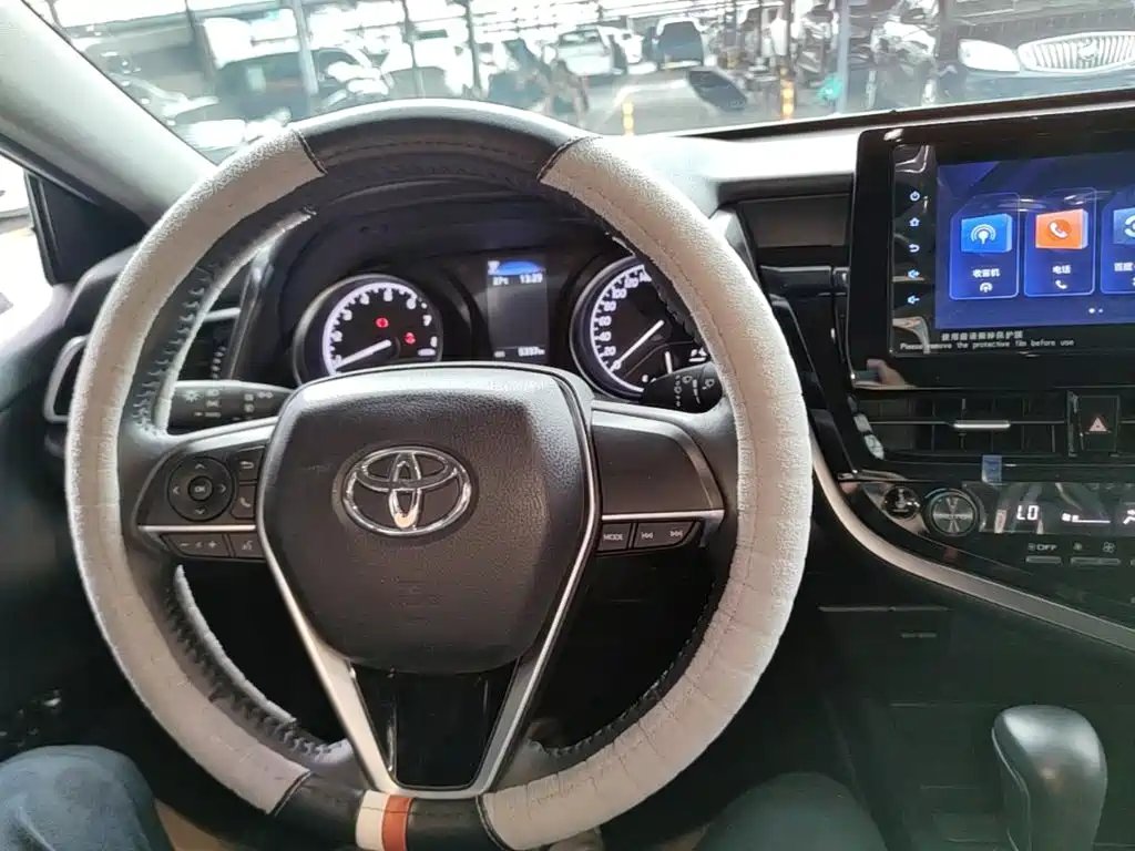 Toyota Camry 2022 — фото 10