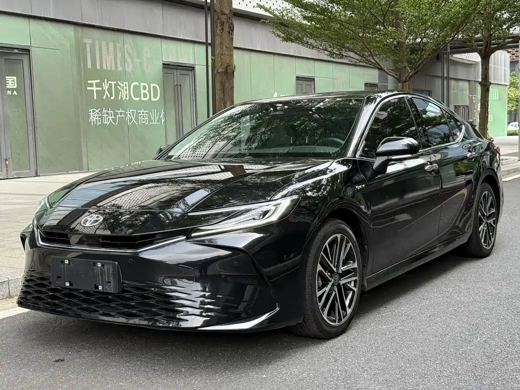 Toyota Camry 2025 — фото 3
