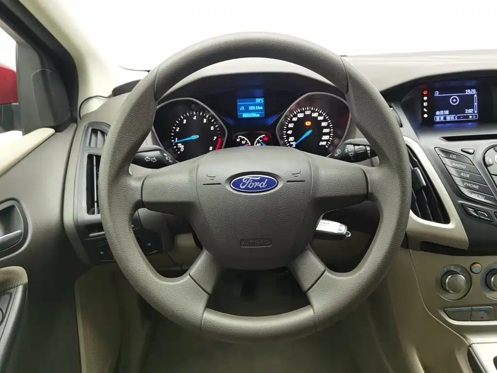 Ford Focus 2014 — фото 11