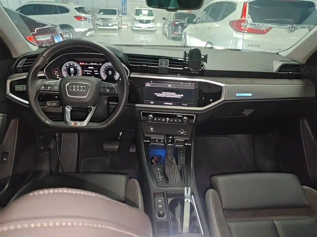 Audi Q3 Sportback 2023 — фото 10
