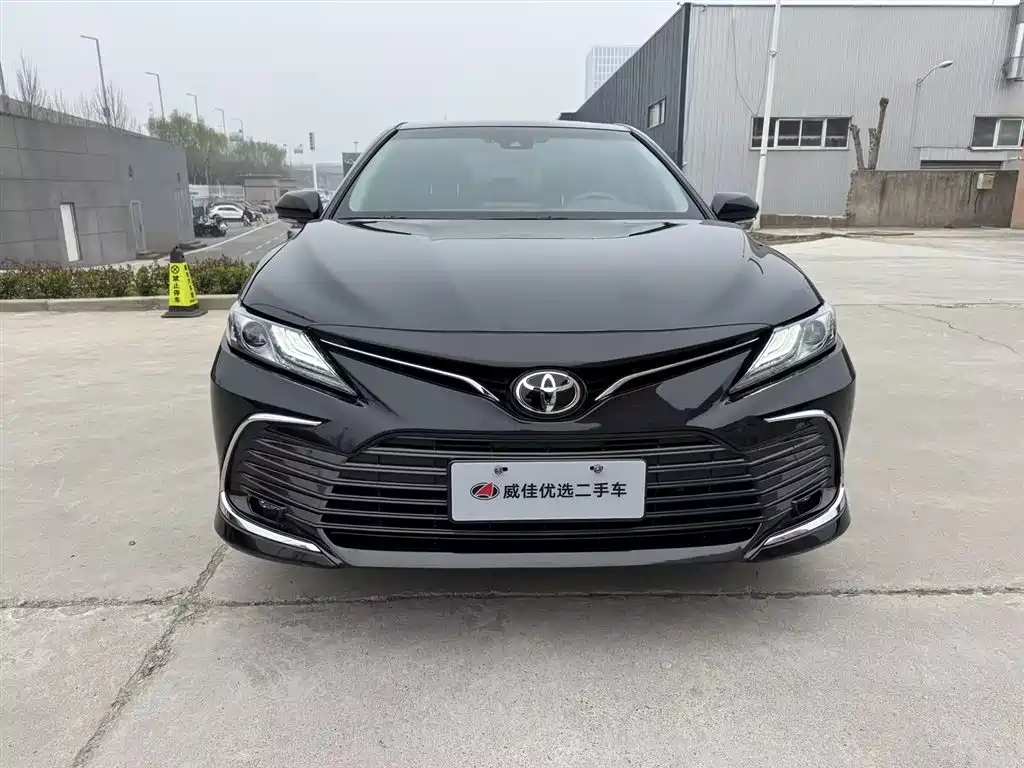 Toyota Camry 2022 — фото 2