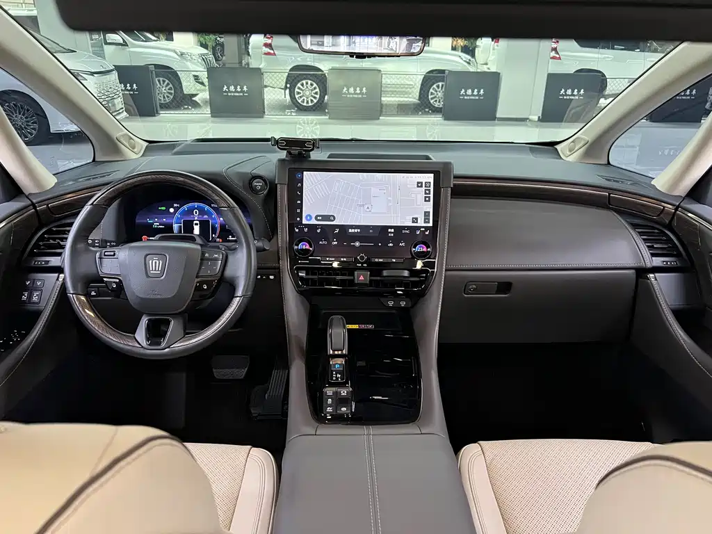 Toyota Vellfire 2024 — фото 17