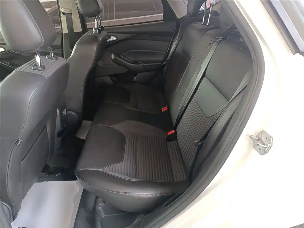 Ford Focus 2018 — фото 13