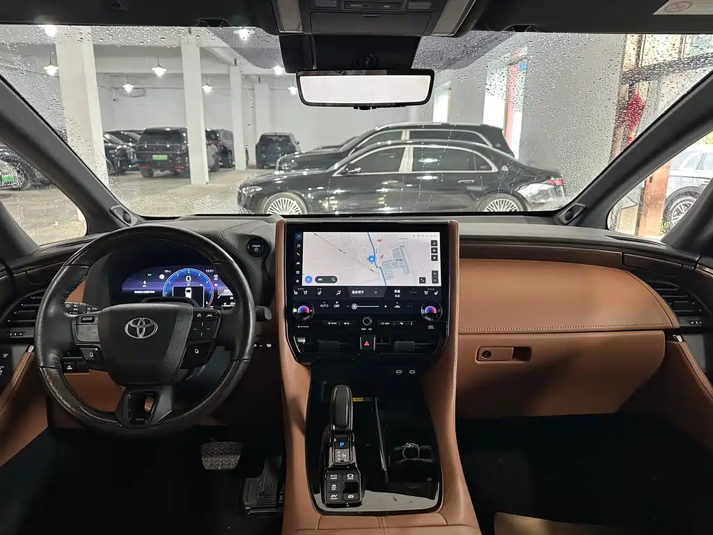 Toyota Alphard 2023 — фото 8