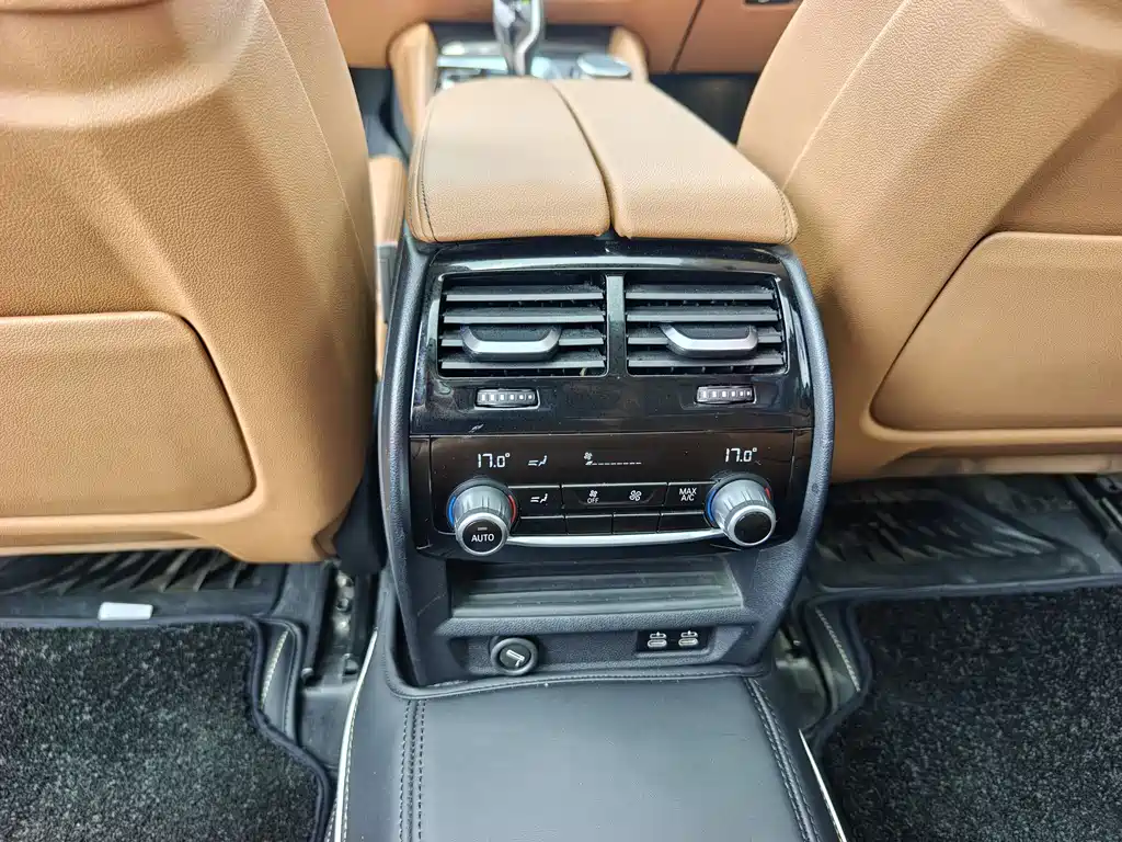 BMW 5 Series 2021 — фото 17