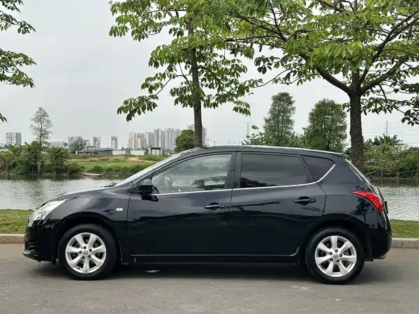 Nissan Tiida 2013