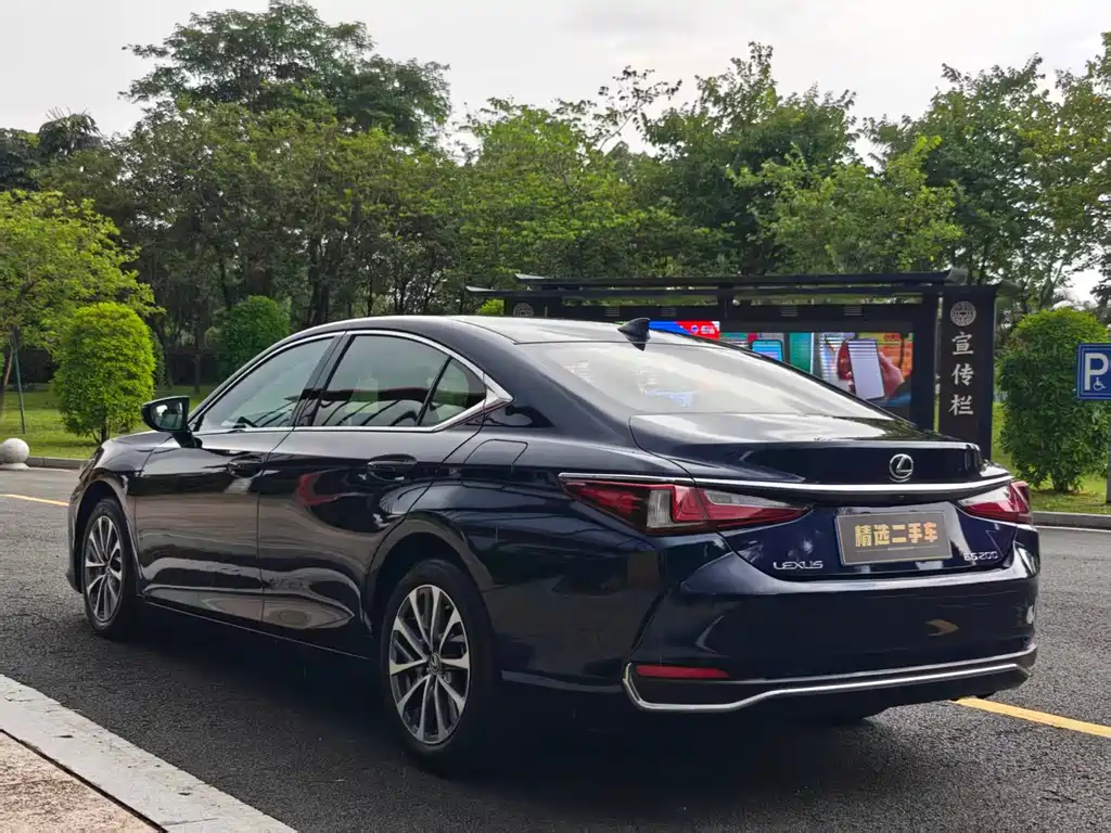 Lexus ES 2024