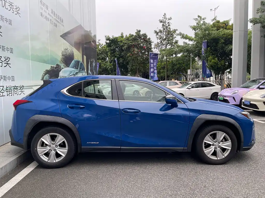 Lexus UX 2019 — фото 13