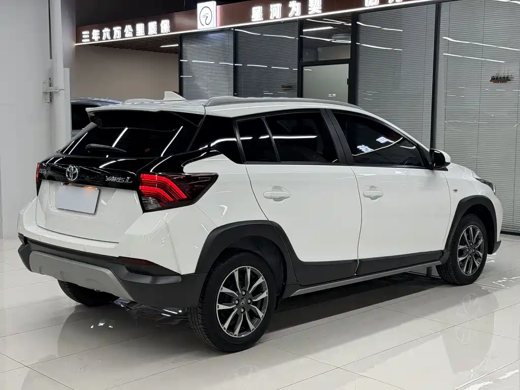 Toyota Yaris L 2023 — фото 21