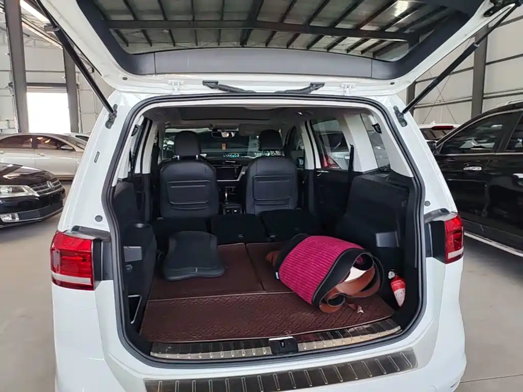 Volkswagen Touran 2019 — фото 19