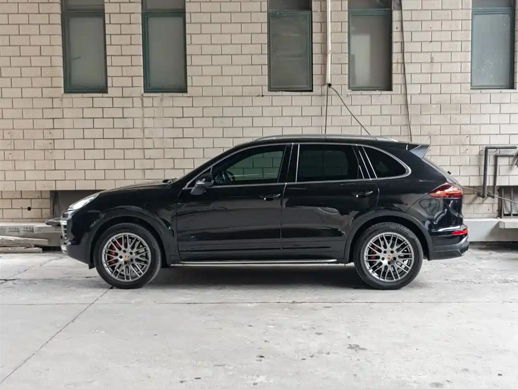 Porsche Cayenne 2017 — фото 7