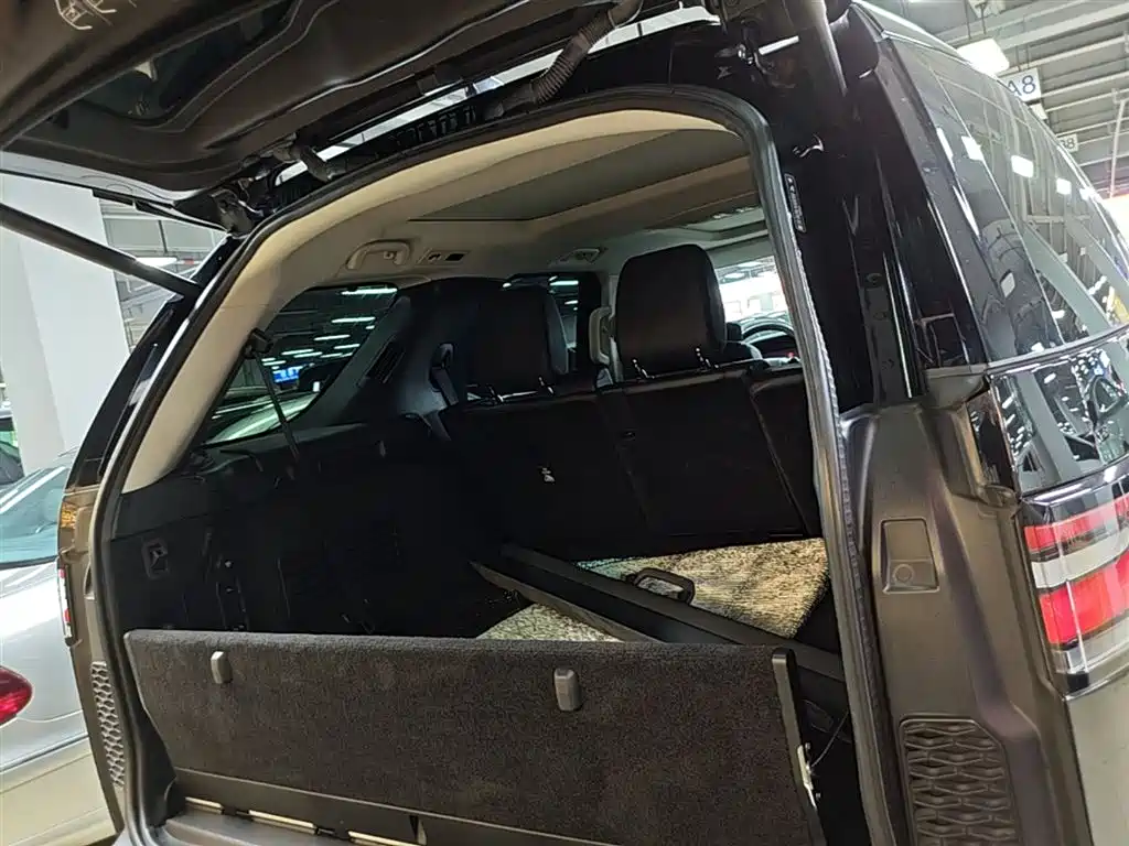 Land Rover Discovery 2019 — фото 19