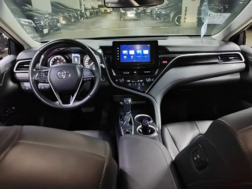 Toyota Camry 2023 — фото 10